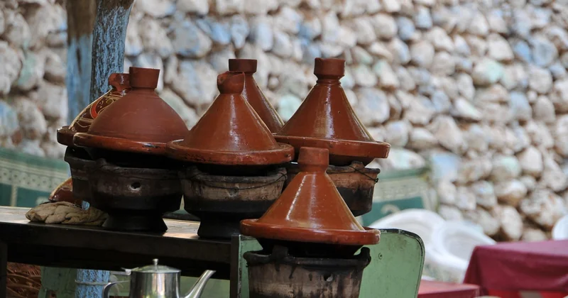Tajine en terre cuite ou cocotte : le vrai comparatif